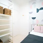 Rent a room of 77 m² in Barcelona