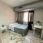 Rent a room of 300 m² in seville