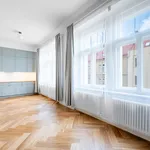 Pronajměte si 3 ložnic/e byt o rozloze 97 m² v Prague