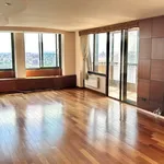 Rent 3 bedroom apartment in Jersey City