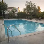 Rent 2 bedroom apartment in Costa Mesa