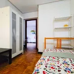 Rent a room of 100 m² in madrid