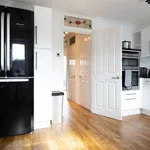 Rent 3 bedroom flat of 1550 m² in Cardiff