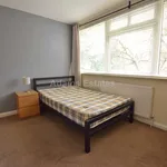 Rent 4 bedroom house of 99 m² in Wokingham