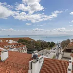 Rent 6 bedroom apartment of 153 m² in Lisboa