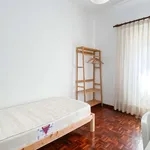 Rent a room of 98 m² in lisbon