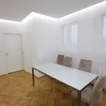 Pronajměte si 4 ložnic/e byt o rozloze 142 m² v Prague