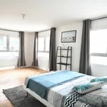 Rent 4 bedroom apartment in Paris