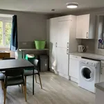 Rent 3 bedroom apartment in South East England