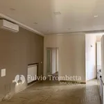 Affitto 3 camera appartamento di 89 m² in Napoli