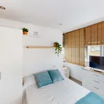 Rent a room of 100 m² in Valencia