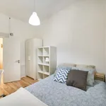 Rent a room of 150 m² in lisbon