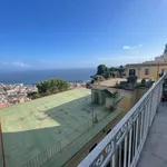 Affitto 4 camera appartamento di 100 m² in Napoli