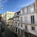 Rent a room of 90 m² in lisbon