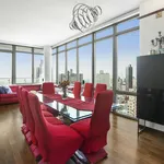 Rent 3 bedroom apartment of 274 m² in New York City