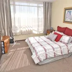 Rent 2 bedroom apartment of 83 m² in Pretoria