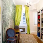 Rent 1 bedroom apartment of 689 m² in Paris