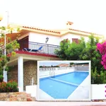 Rent 3 bedroom house of 145 m² in Castellon']