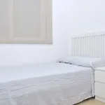 Rent a room of 77 m² in barcelona