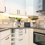 Rent 5 bedroom apartment of 66 m² in Madrid