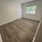 Rent 3 bedroom apartment in Toronto (New Toronto)