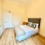 Rent 3 bedroom flat in Glasgow