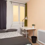 Rent a room of 240 m² in madrid