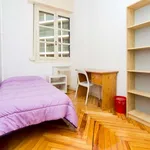 Rent a room of 220 m² in madrid