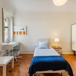 Rent 2 bedroom apartment of 115 m² in Lisbon