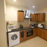 Rent 6 bedroom flat in Leeds