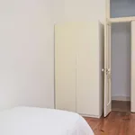 Rent a room of 120 m² in lisbon