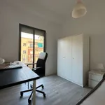 Rent a room of 80 m² in valencia