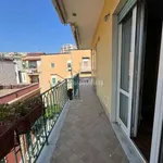 Affitto 3 camera appartamento di 124 m² in Naples