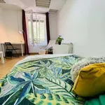 Rent a room of 170 m² in Madrid