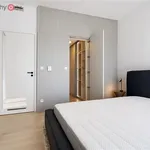 Pronajměte si 2 ložnic/e byt o rozloze 62 m² v Praha 8