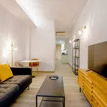 Rent 1 bedroom apartment of 484 m² in Barcelona