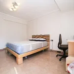 Rent a room of 80 m² in valencia