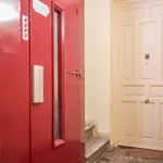 Rent a room of 150 m² in madrid