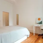 Rent a room of 200 m² in lisbon