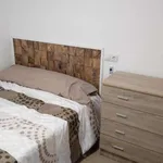 Rent a room of 90 m² in valencia