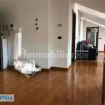 Affitto 2 camera appartamento di 112 m² in Milan