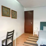 Rent a room of 101 m² in lisbon