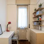 Rent a room of 150 m² in milan