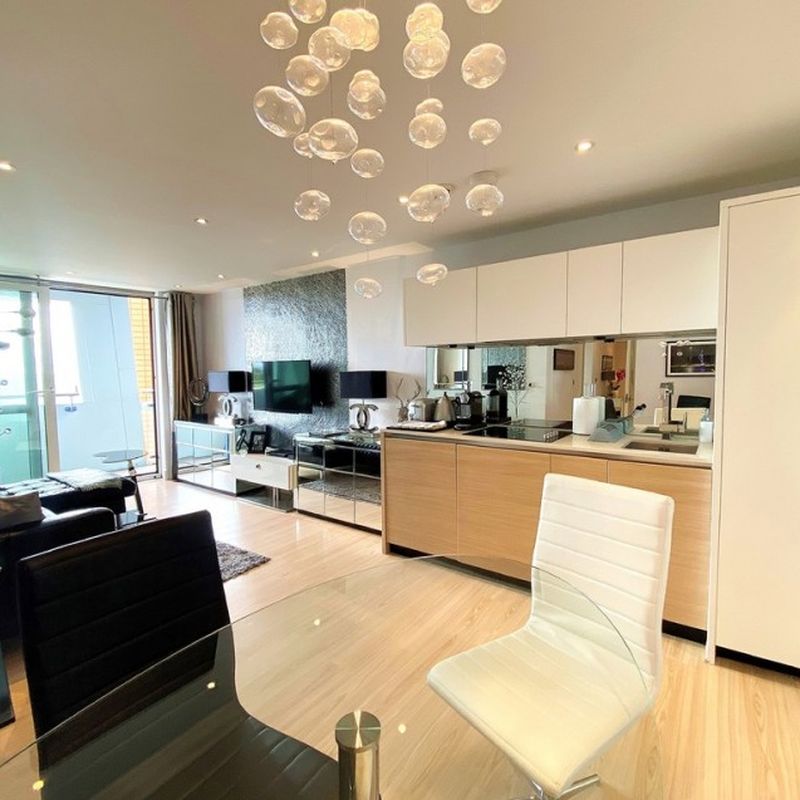 The Number One Building, Gunwharf Quays, Portsmouth, 2 bedroom, Apartment Portsea