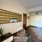 Affitto 3 camera appartamento di 145 m² in Palermo