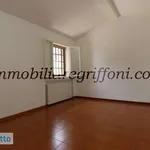 Affitto 4 camera appartamento di 100 m² in Bologna