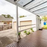 Rent 4 bedroom house in Essendon