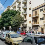 Affitto 4 camera appartamento di 120 m² in Palermo