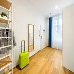 Rent 1 bedroom apartment of 452 m² in vienna