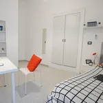 Rent 4 bedroom apartment in Naples